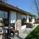 Korentil . Cosy House With Private Garden