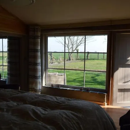 Korentil . Cosy House With Private Garden De Haan