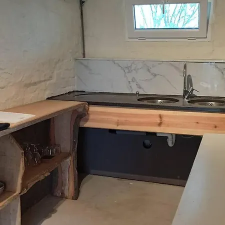 Korentil . Cosy House With Private Garden Dom wakacyjny