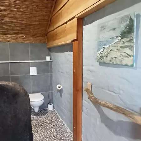 Korentil . Cosy House With Private Garden