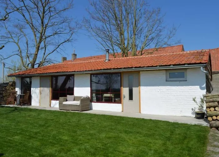 Korentil . Cosy House With Private Garden Holiday home *
