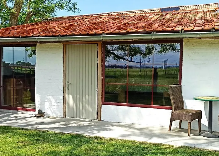 Korentil . Cosy House With Private Garden De Haan