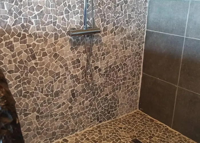 Korentil . Cosy House With Private Garden Hébergement de vacances *