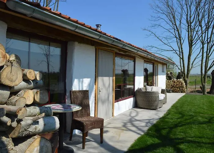 Korentil . Cosy House With Private Garden