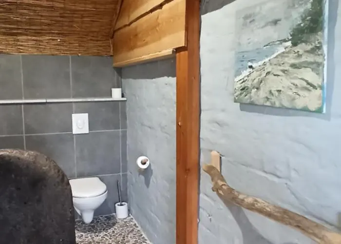 Korentil . Cosy House With Private Garden